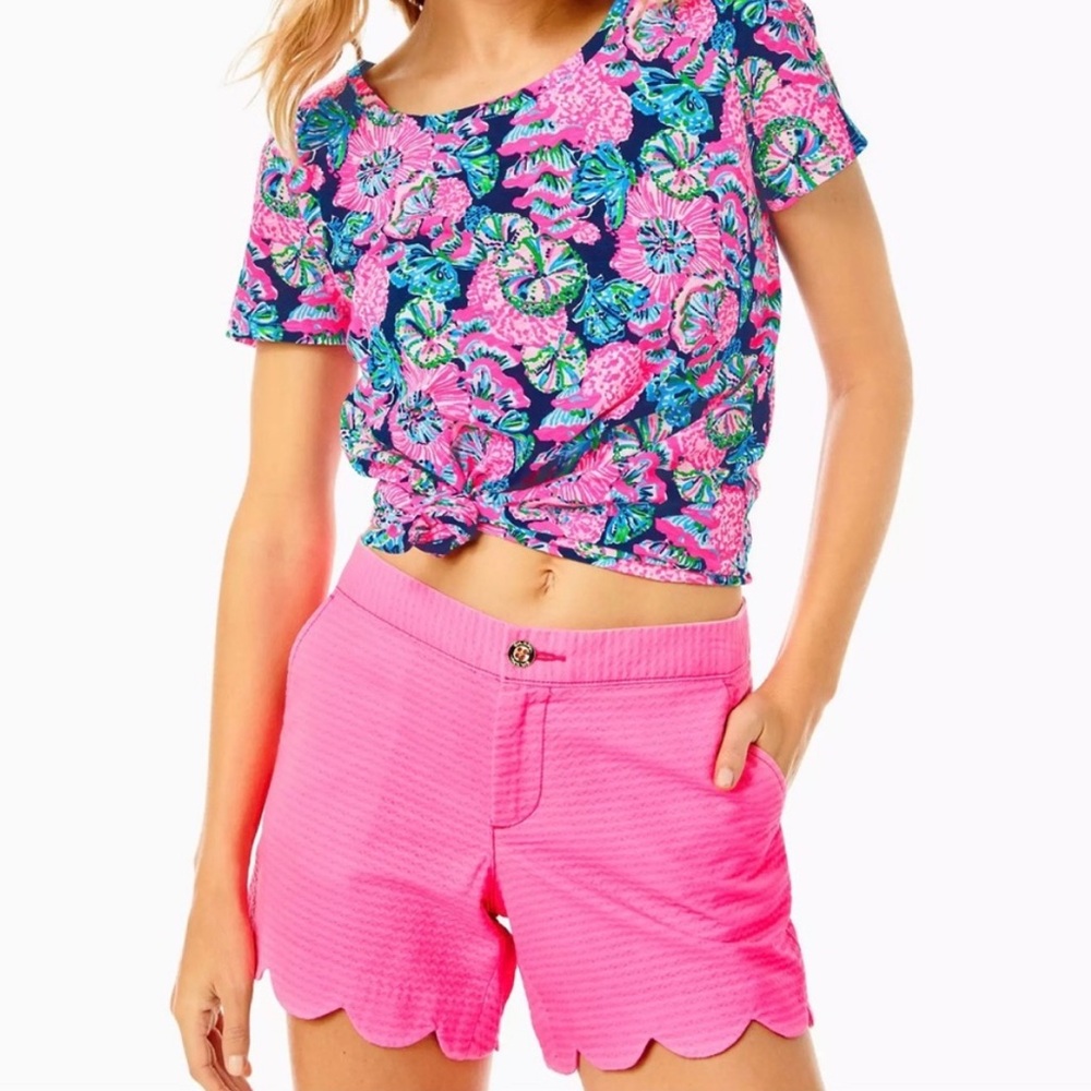 💕 Lilly Pulitzer 5” Jacquard Buttercup Scallop Hem Shorts in Aura Pink 💕 - Picture 2 of 15